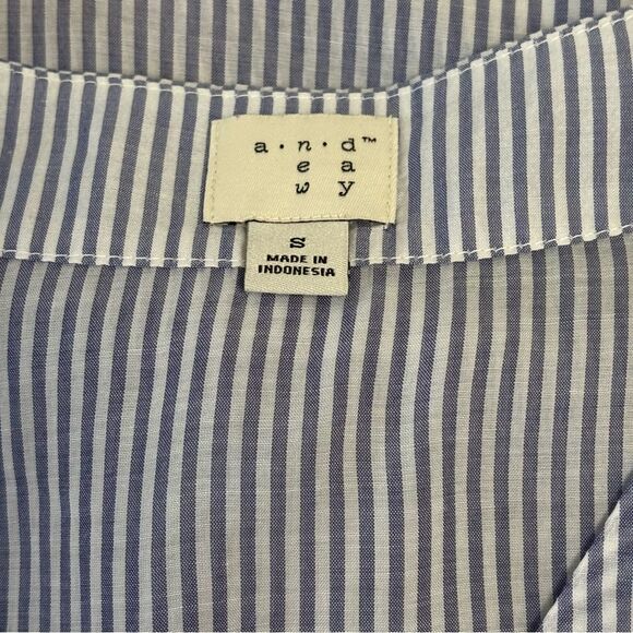 a new day Light Blue & White Striped V-neck Popover Top Small Women’s Sheer - Picture 4 of 4